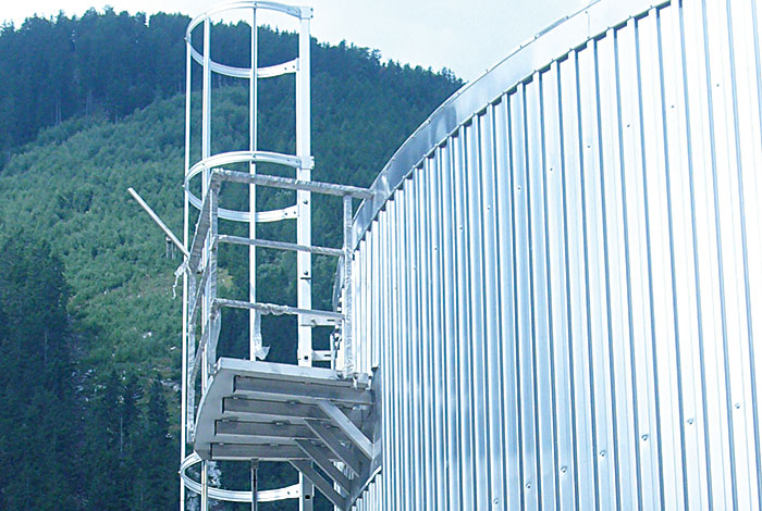 Zugang und Bedienebene beim Wasserturm aus Edelstahl