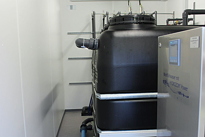 Blick in die TecBox mit Kreislaufwasseraufbereitung