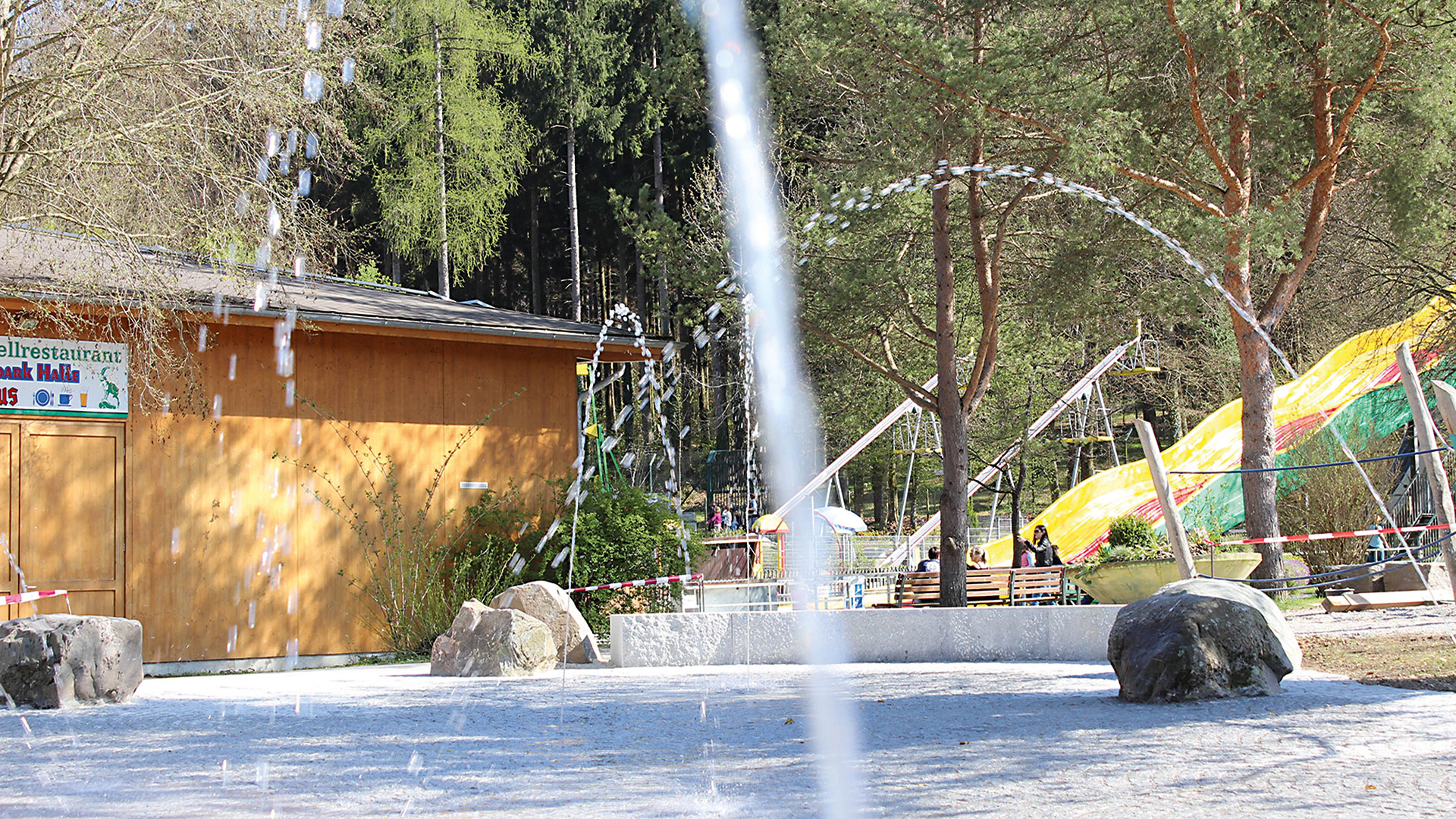 Wasserspielplatz mit Kreislaufwasseraufbereitung und TecBox